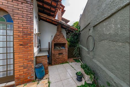 Casa à venda com 316m², 5 quartos e 4 vagasChurrasqueira