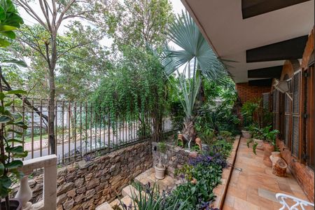 Casa à venda com 316m², 5 quartos e 4 vagasEntrada