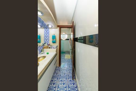 Casa à venda com 316m², 5 quartos e 4 vagasBanheiro da Suíte 1