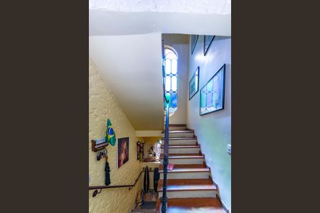 Casa à venda com 316m², 5 quartos e 4 vagasEscada