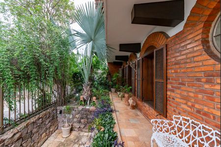 Casa à venda com 316m², 5 quartos e 4 vagasEntrada