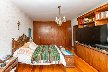 Casa à venda com 316m², 5 quartos e 4 vagasSuíte 1