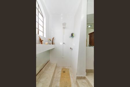 Casa à venda com 316m², 5 quartos e 4 vagasBanheiro Social