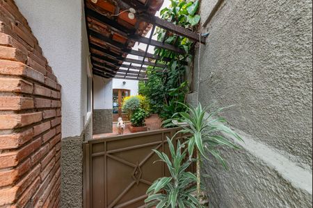 Casa à venda com 316m², 5 quartos e 4 vagasQuintal