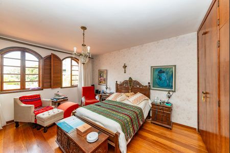 Casa à venda com 316m², 5 quartos e 4 vagasSuíte 1