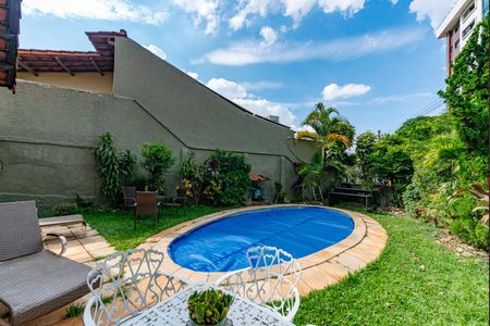 Casa à venda com 316m², 5 quartos e 4 vagasPiscina