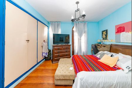 Casa à venda com 316m², 5 quartos e 4 vagasSuíte 2