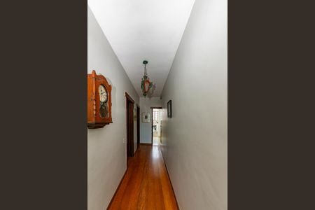 Casa à venda com 316m², 5 quartos e 4 vagasCorredor