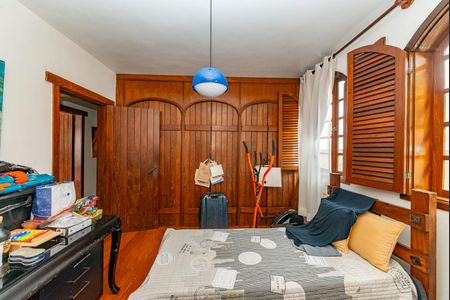 Casa à venda com 316m², 5 quartos e 4 vagasQuarto 2