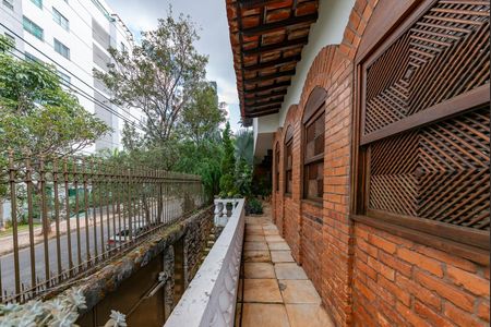 Casa à venda com 316m², 5 quartos e 4 vagasEntrada