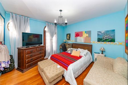 Casa à venda com 316m², 5 quartos e 4 vagasSuíte 2