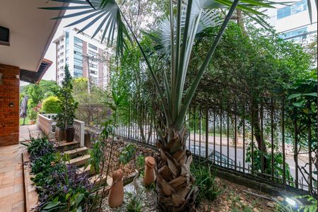 Casa à venda com 316m², 5 quartos e 4 vagasEntrada