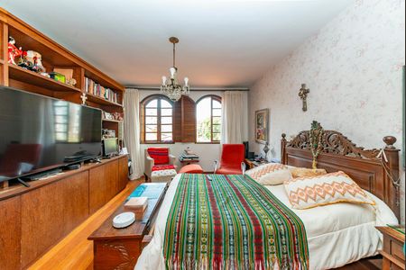 Casa à venda com 316m², 5 quartos e 4 vagasSuíte 1