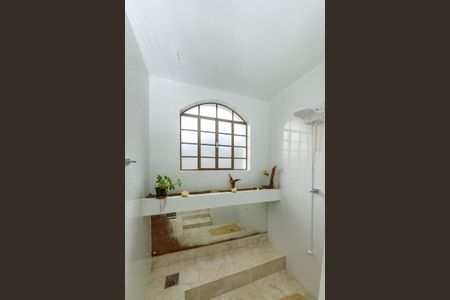 Casa à venda com 316m², 5 quartos e 4 vagasBanheiro Social