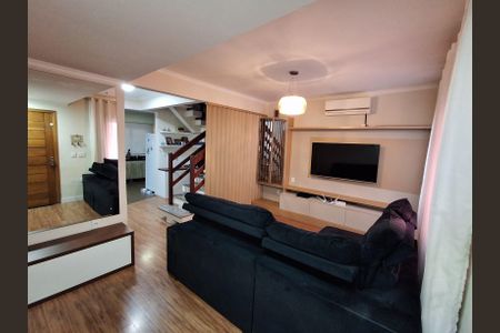 Casa à venda com 135m², 3 quartos e 2 vagas Casa à venda com 135m², 3 quartos e 2 vagasSala