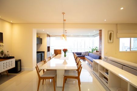 Apartamento à venda com 107m², 2 quartos e 2 vagasSala