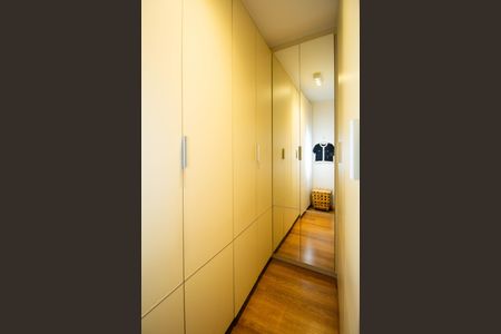 Apartamento à venda com 107m², 2 quartos e 2 vagasCloset Suíte 2