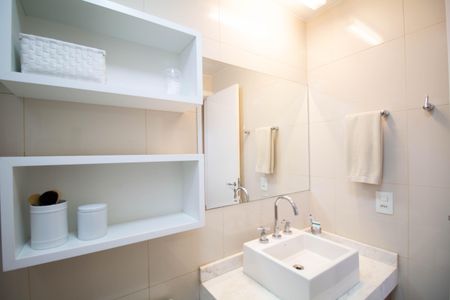 Apartamento à venda com 107m², 2 quartos e 2 vagasBanheiro 1