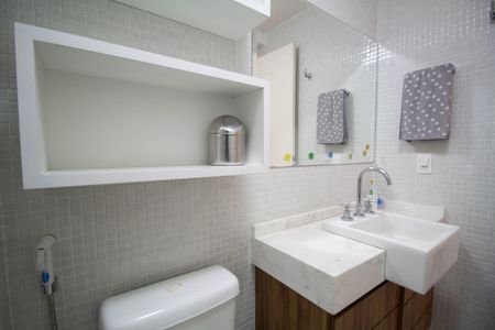 Apartamento à venda com 107m², 2 quartos e 2 vagasBanheiro 2