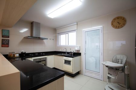 Apartamento à venda com 107m², 2 quartos e 2 vagasCozinha