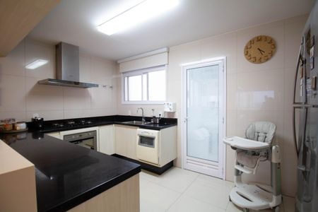 Apartamento à venda com 107m², 2 quartos e 2 vagasCozinha