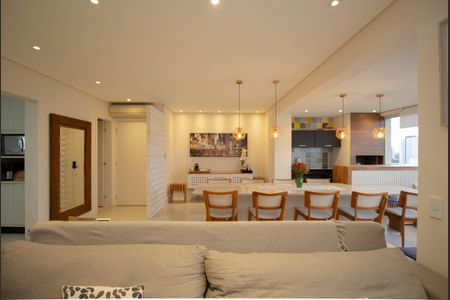 Apartamento à venda com 107m², 2 quartos e 2 vagasSala