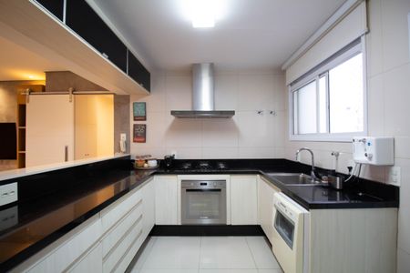 Apartamento à venda com 107m², 2 quartos e 2 vagasCozinha