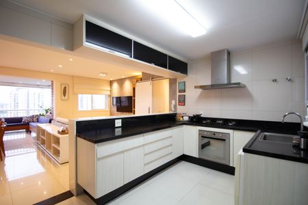 Apartamento à venda com 107m², 2 quartos e 2 vagasCozinha