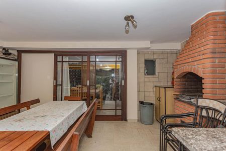 Casa à venda com 799m², 4 quartos e 2 vagasChurrasqueira