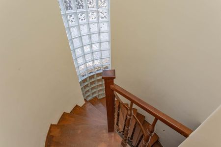 Casa à venda com 799m², 4 quartos e 2 vagasEscada