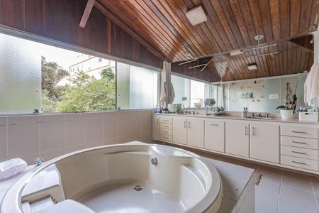 Casa à venda com 799m², 4 quartos e 2 vagasBanheiro da Suíte 2