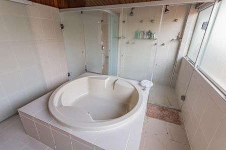 Casa à venda com 799m², 4 quartos e 2 vagasBanheiro da Suíte 2