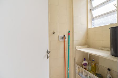 Apartamento à venda com 90m², 2 quartos e sem vaga Apartamento à venda com 90m², 2 quartos e sem vagaBanheiro de Serviço