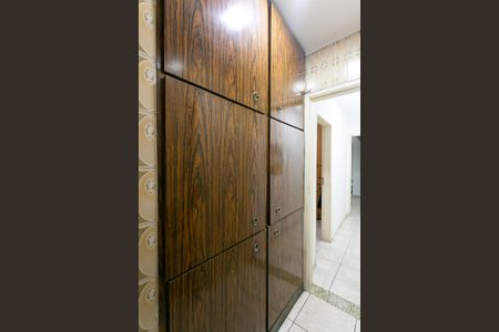 Casa à venda com 200m², 2 quartos e 3 vagasCorredor - Armários