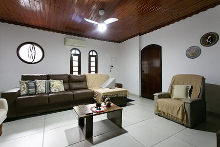 Casa à venda com 200m², 2 quartos e 3 vagasSala 1