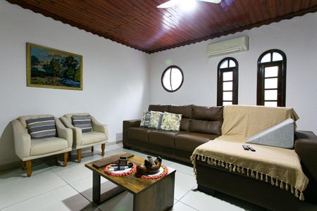 Casa à venda com 200m², 2 quartos e 3 vagasSala 1