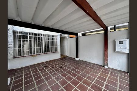 Casa à venda com 130m², 2 quartos e 1 vaga Casa à venda com 130m², 2 quartos e 1 vagaGaragem