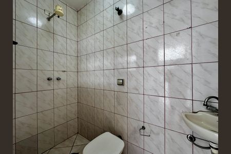 Casa à venda com 130m², 2 quartos e 1 vaga Casa à venda com 130m², 2 quartos e 1 vagaBanheiro de Serviço