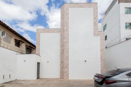 Apartamento à venda com 60m², 2 quartos e 1 vaga Apartamento à venda com 60m², 2 quartos e 1 vagaFachada
