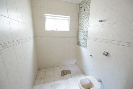 Casa para alugar com 220m², 3 quartos e 2 vagasBanheiro Social