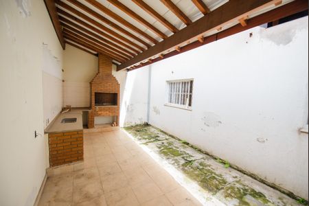 Casa para alugar com 220m², 3 quartos e 2 vagasQuintal