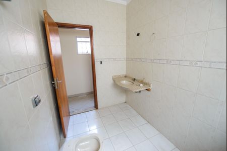 Casa para alugar com 220m², 3 quartos e 2 vagasBanheiro Social