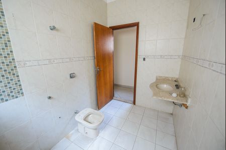 Casa para alugar com 220m², 3 quartos e 2 vagasBanheiro Social