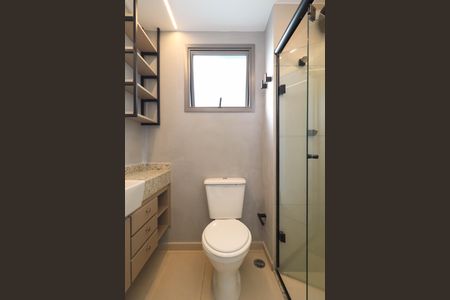 Banheiro de kitnet/studio para alugar com 1 quarto, 24m² em Sumarezinho, São Paulo