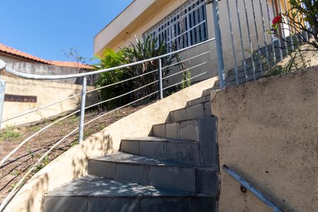 Casa à venda com 160m², 3 quartos e 4 vagasEscada