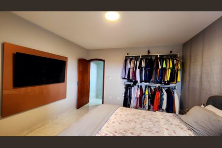 Casa à venda com 280m², 4 quartos e 2 vagas Casa à venda com 280m², 4 quartos e 2 vagasQuarto 4 - Suíte