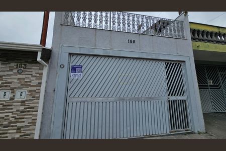 Casa à venda com 280m², 4 quartos e 2 vagas Casa à venda com 280m², 4 quartos e 2 vagasFachada