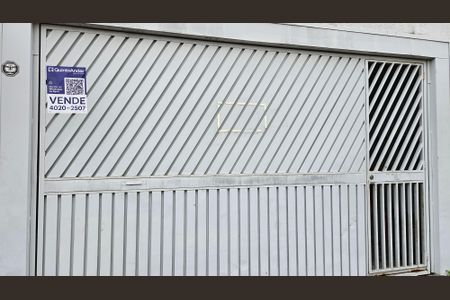 Casa à venda com 280m², 4 quartos e 2 vagas Casa à venda com 280m², 4 quartos e 2 vagasFachada + Plaquinha