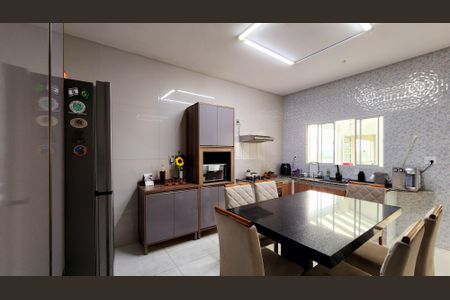 Casa à venda com 280m², 4 quartos e 2 vagas Casa à venda com 280m², 4 quartos e 2 vagasCozinha