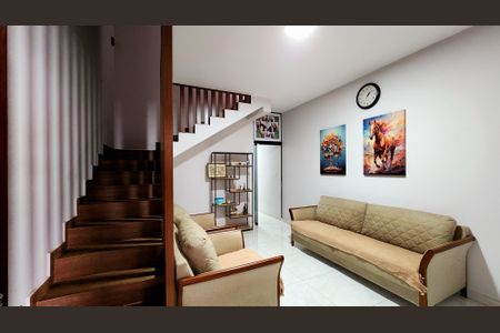 Casa à venda com 280m², 4 quartos e 2 vagas Casa à venda com 280m², 4 quartos e 2 vagasSala